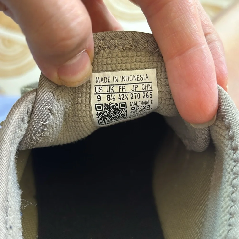 Adidas bounce shoes brand new, never worn. - Picture 4 of 6